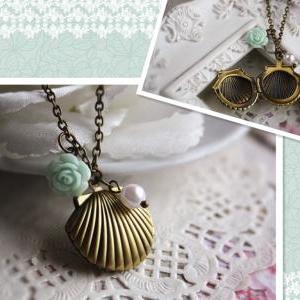 Sea Shell Vintage Locket Charm Necklace Jewellery..